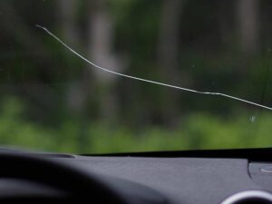 pare brise pare fissuré